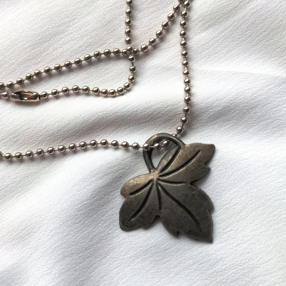 (2/$25) Oh Canada! maple leaf metallic necklace - Picture 2 of 4